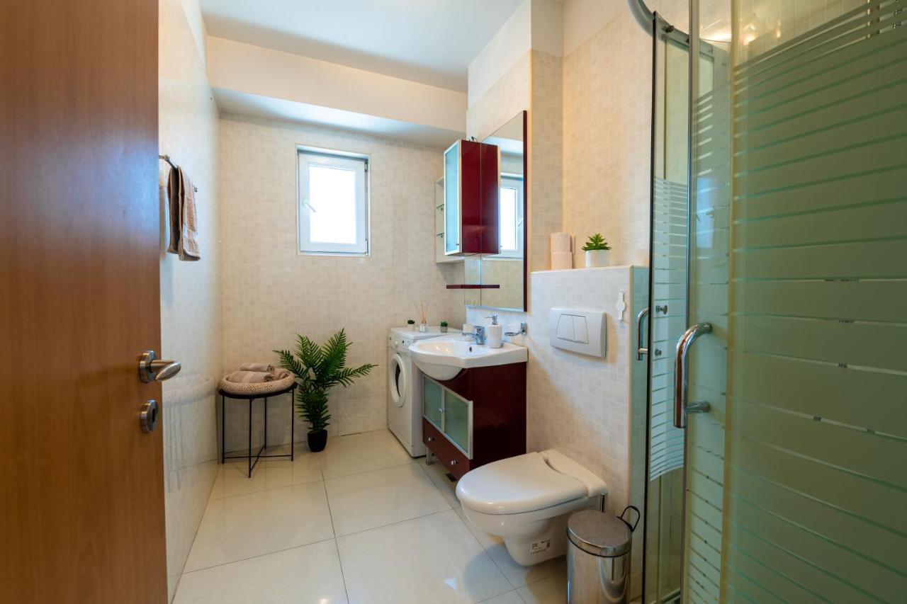 Apartament Business And Travel Lounge With Private Parking Timișoara Zewnętrze zdjęcie